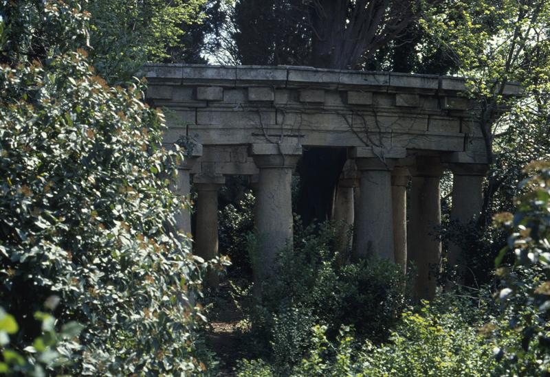 Cimetière ; tombeau.