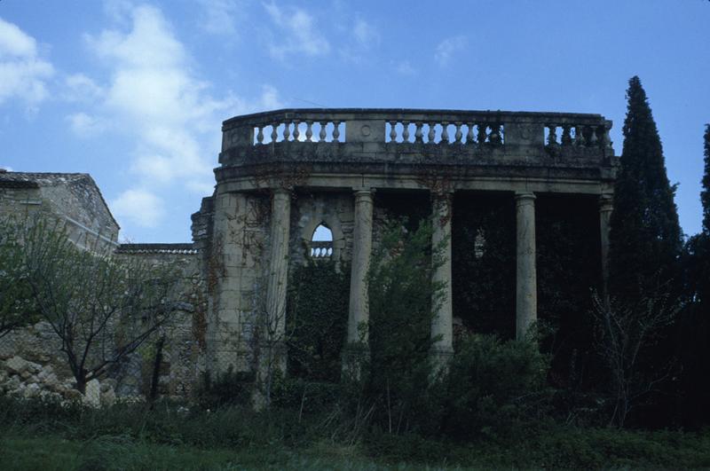 Colonnade, côté communs ?.