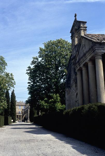 Allée d'entrée : chapelle.