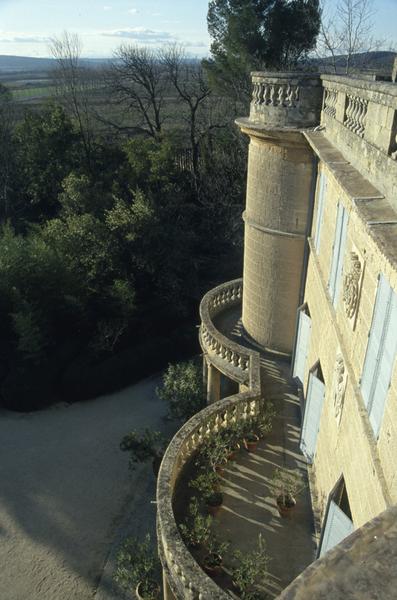 Pavillons d'entrée dans la cour vus depuis le toit.