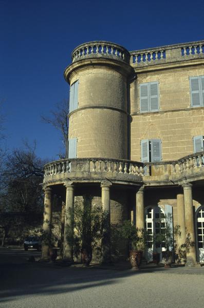 Façade : tour sud-ouest.