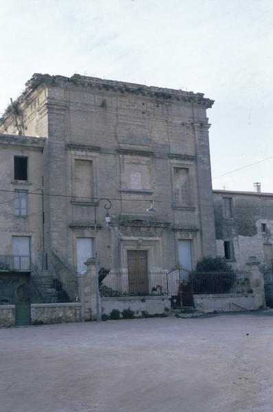 Pavillon de l'escalier, côté place.