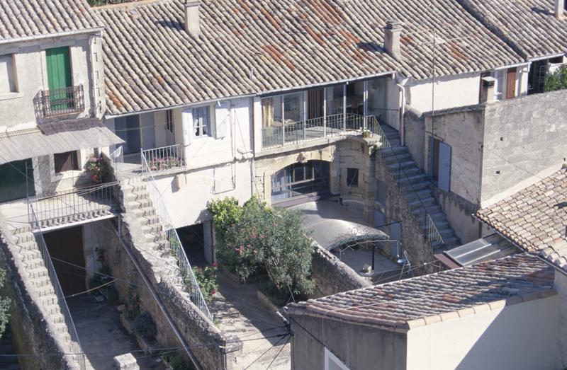 Anciennes écuries ou aile des communs vues depuis le toit.