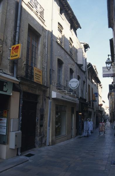 Vue d'ensemble sur rue.