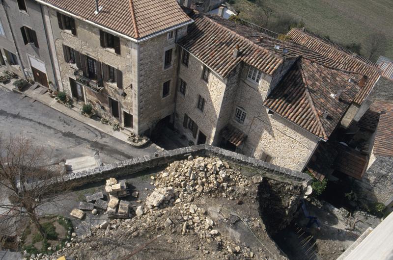 Place de la Calade vue depuis le donjon.