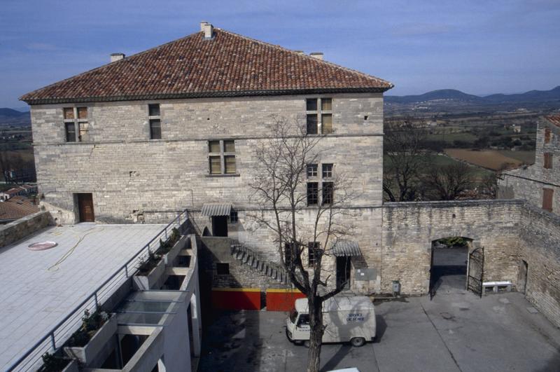 Château côté cour, vu depuis le donjon.