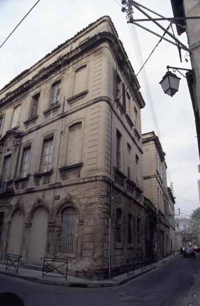 Angle de la rue Baudin et de la rue du Rhône.