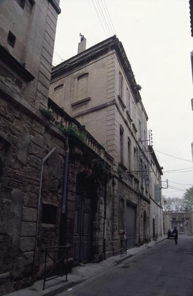 Façade sur rue du Rhône.