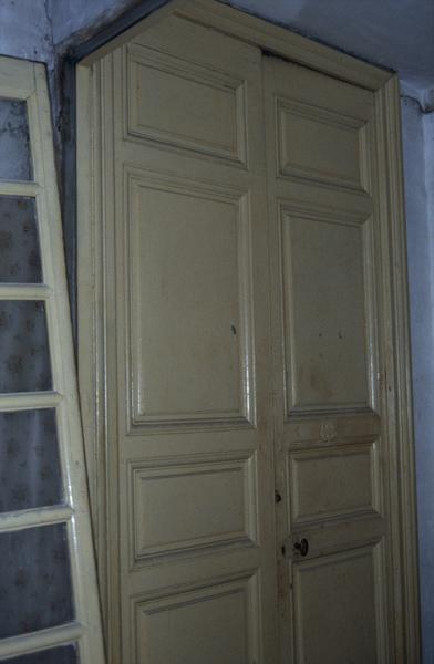 Intérieur, 1er étage, porte.