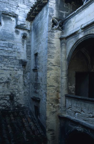 Cour intérieure, mur sud, galerie ouest.