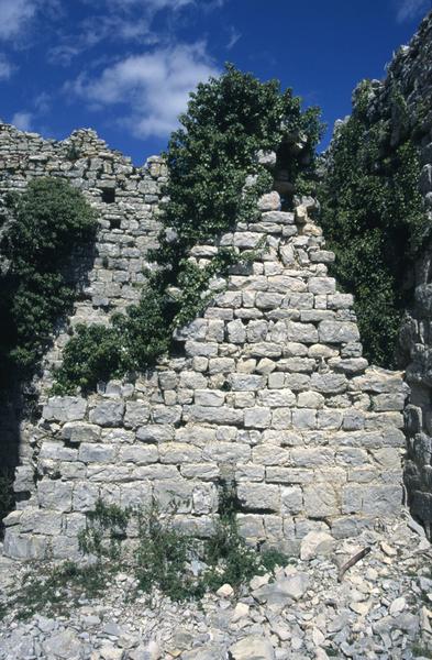 Donjon, corps de garde angle sud-est.