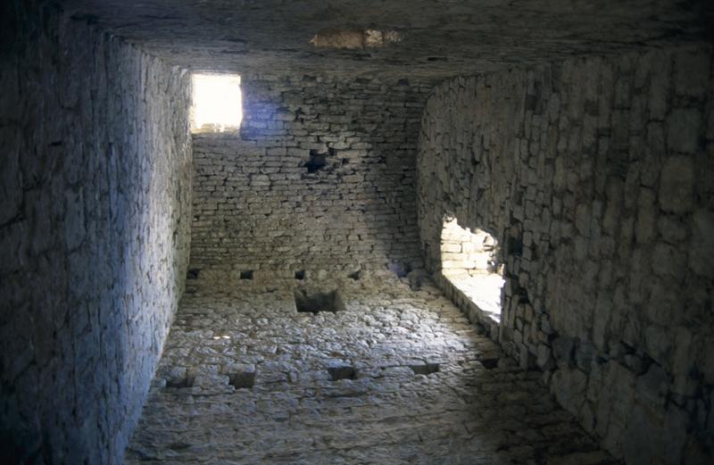 Donjon, intérieur.