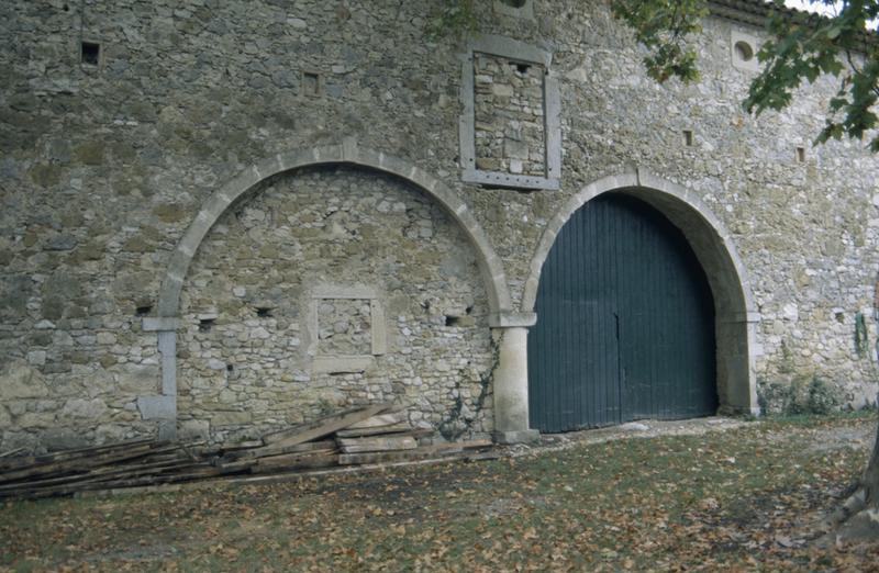 Communs aile ouest, détail.