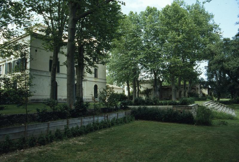 Maison de maître, façade sur jardin.