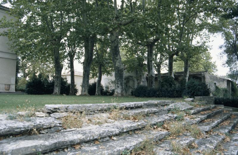 Terrasse et ancienne orangerie.