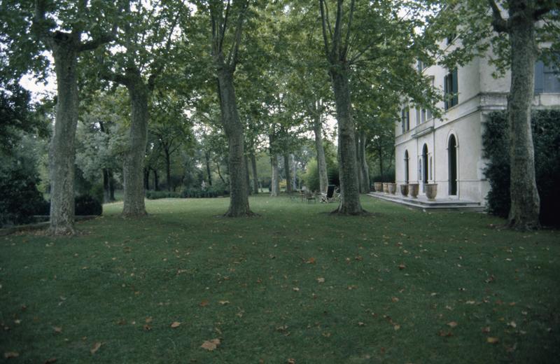 Terrasse vue depuis l'ancienne orangerie.