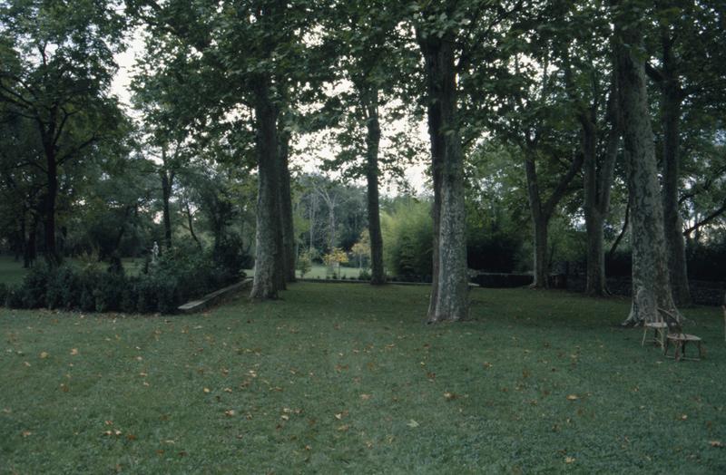 Vue vers le sud depuis la terrasse, parc.