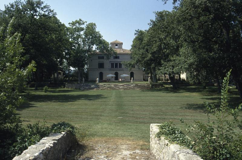 Parc, vue vers la maison de maître.