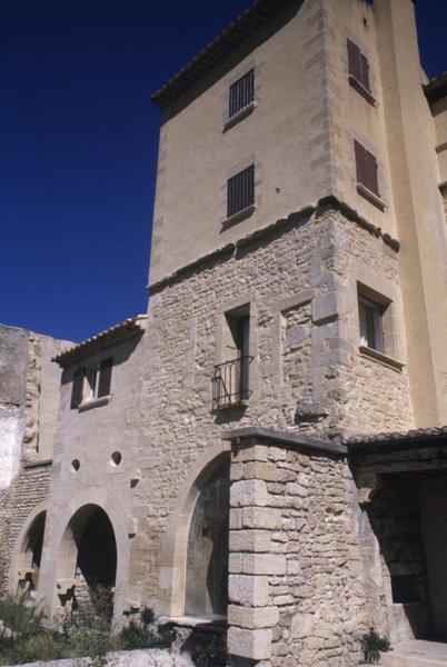 Vue générale, côté cour, mur ouest, parcelles 400 et 19.