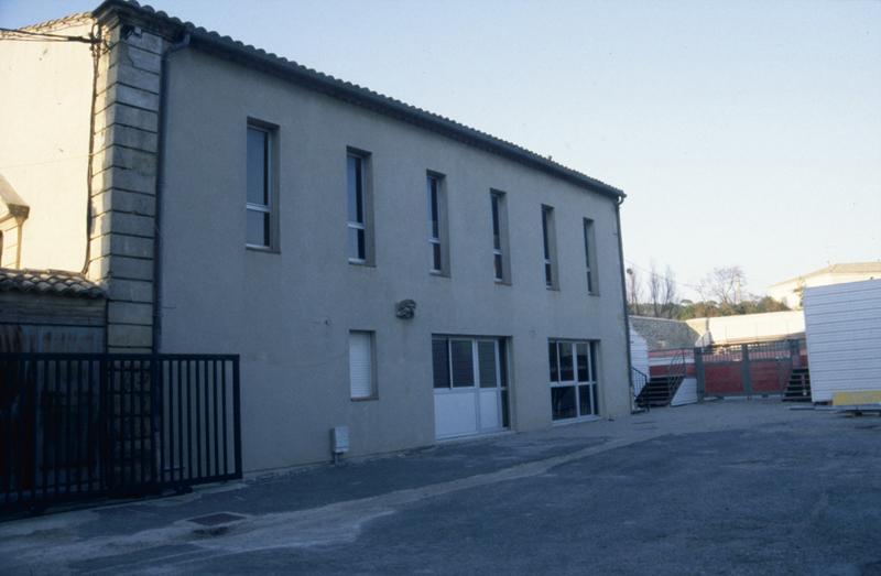 Ancienne orangerie, mur latéral sur l'allée des arènes.