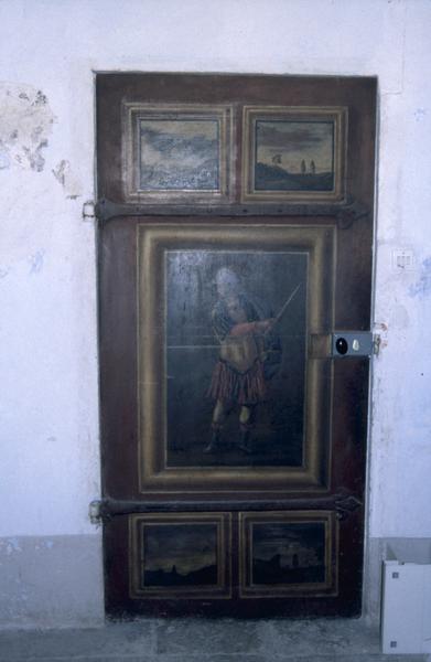 Intérieur, porte.