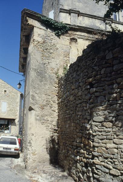 Côté sud, vue de l'angle.