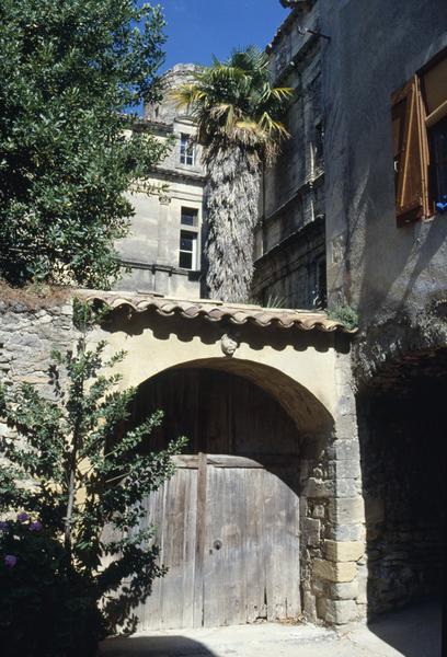 Mur de clôture sud, entrée sur cour.