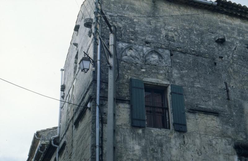 Façade sur rue, angle sud-est.