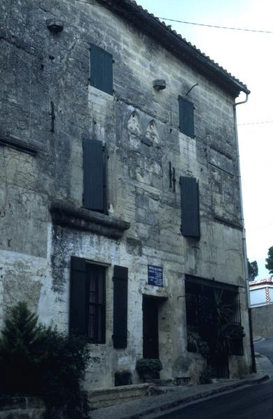 Façade principale sur rue.