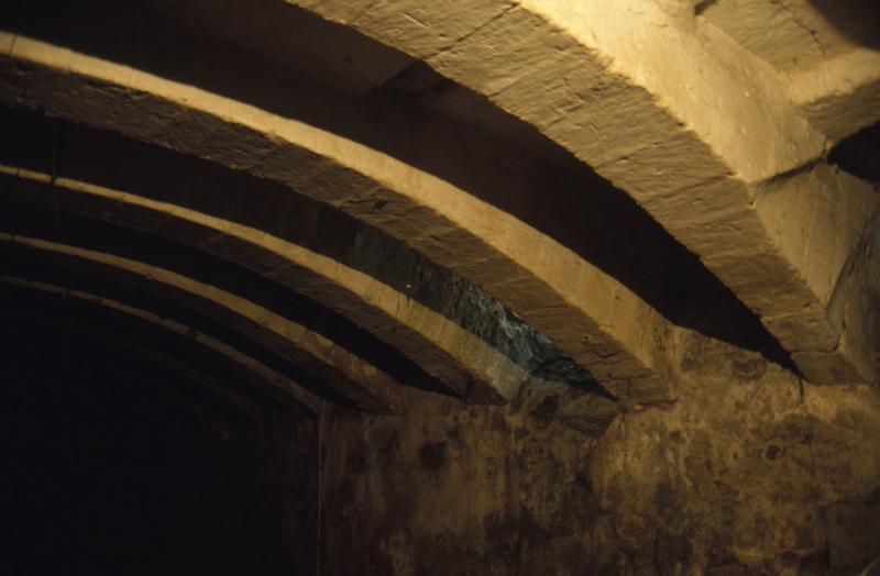 Cave, voûte.