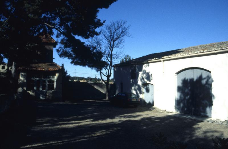 Ferme accolée, côté cour.