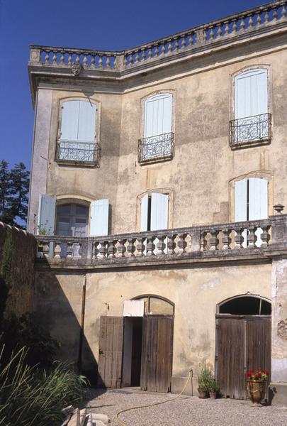 Façade est sur cour, partie sud.