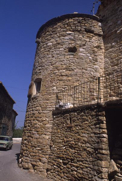 Tour sud-ouest de l'enceinte.