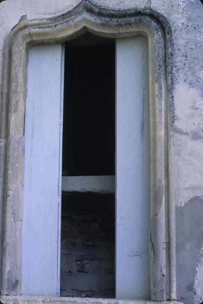 Façade nord, fausse fenêtre est, vue de l'extrados de la voûte située sous l'escalier.