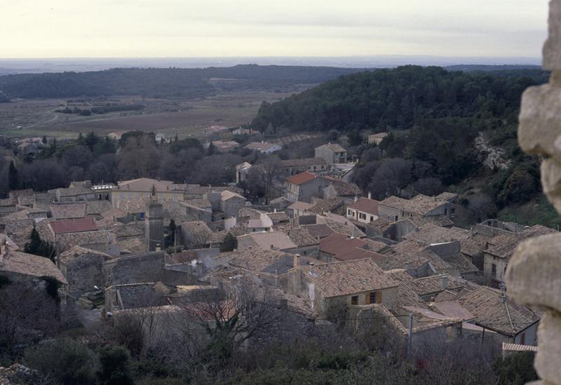 Côté sud, vue sur le village.