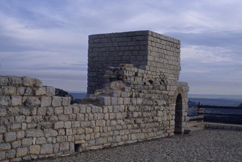 Terrasse, mur nord, vue vers l'est.