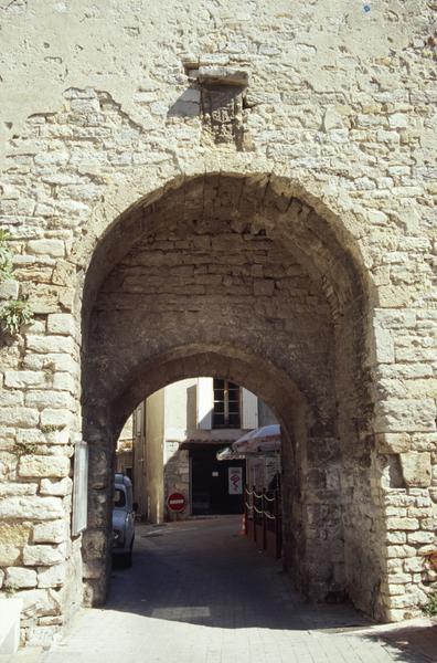 Tour de l'Horloge, armoiries sur la porte.