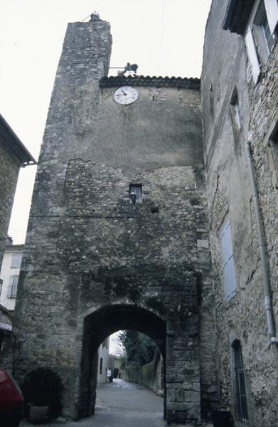 Tour de l'Horloge, vue rue Droite.