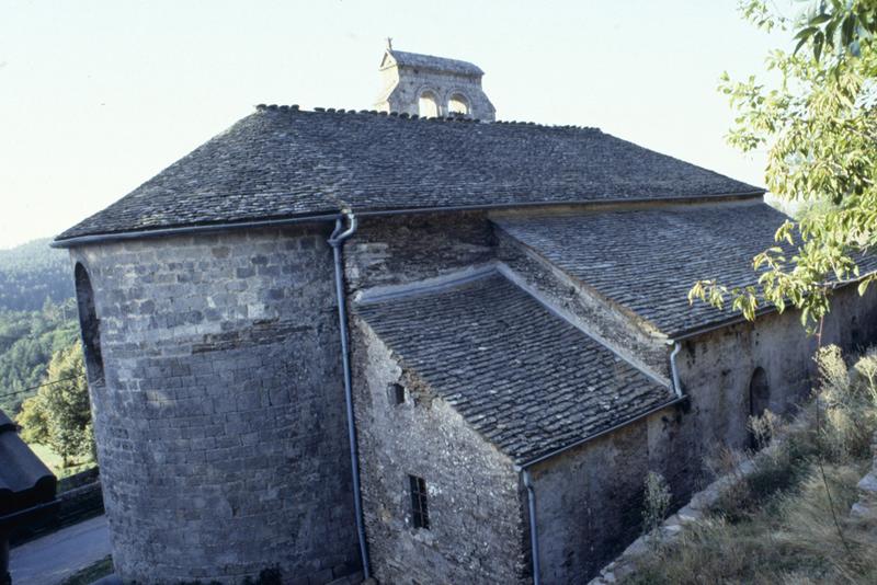 Chevet et façade latérale.