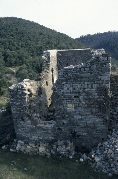 Vue du bâtiment de l'entrée.