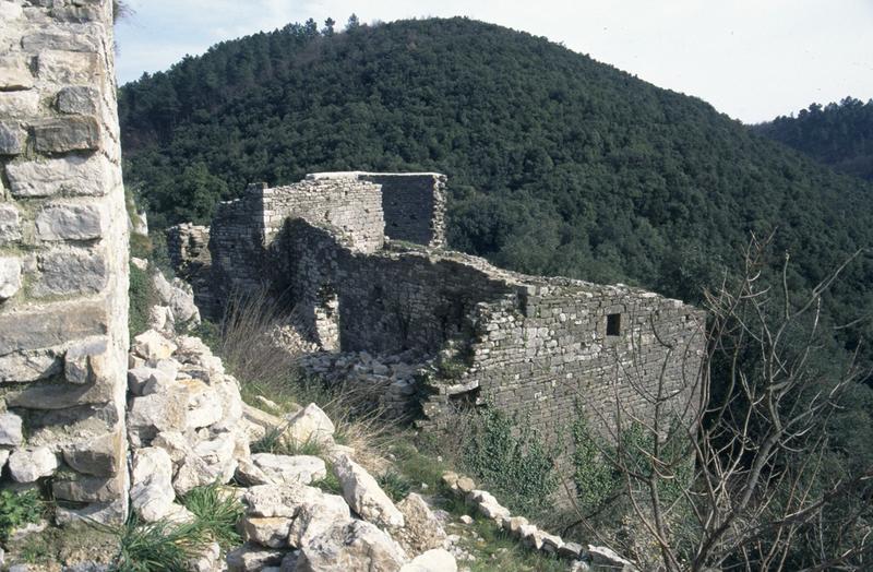 Vue du bâtiment de l'entrée.