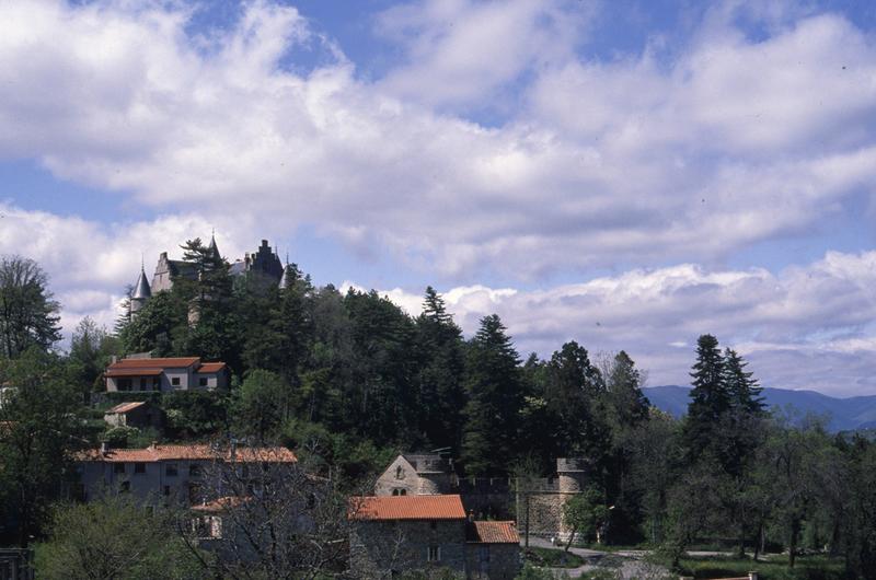 Vue en arrivant de Saint-Laurent-le-Minier.