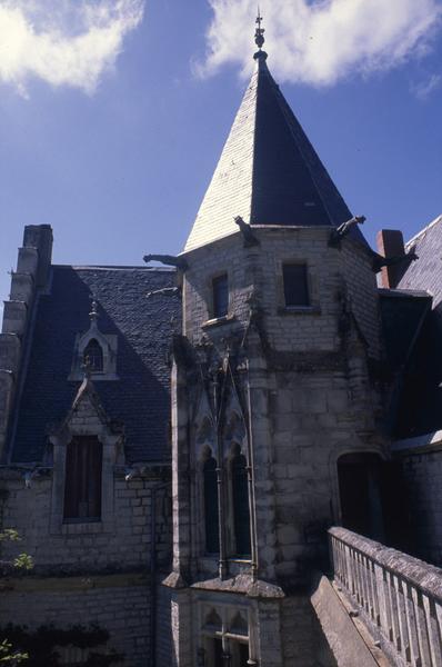 Tour d'escalier : entrée depuis la galerie.