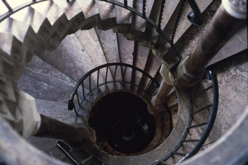 Escalier, vue en plongée.