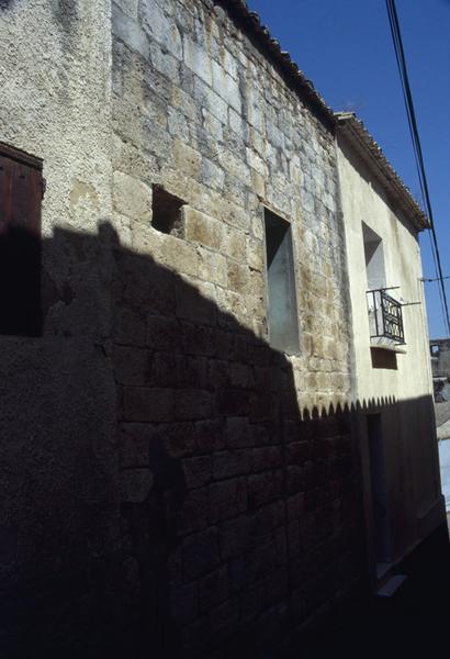 Façade sur rue Haute, angle nord-est.