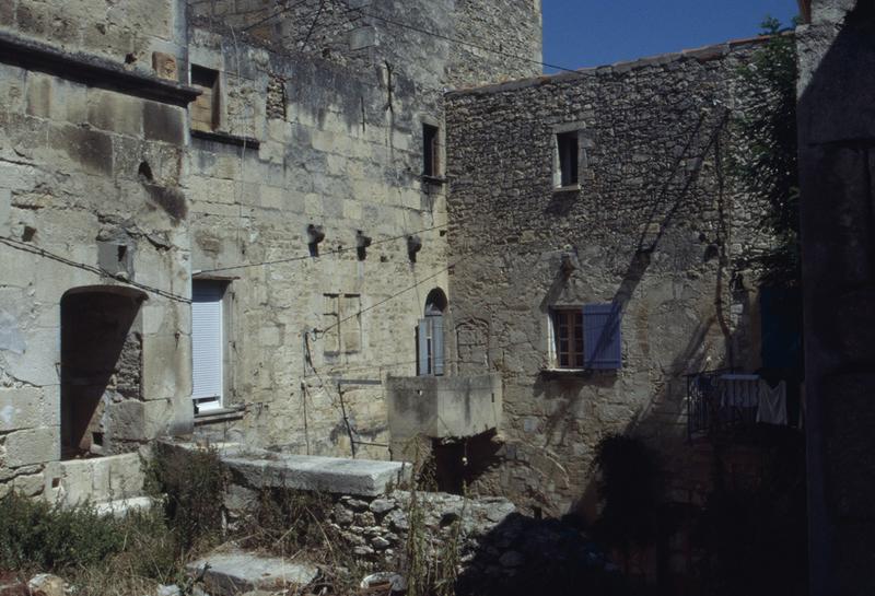 Cour intérieure, angle sud-ouest, 1er étage.