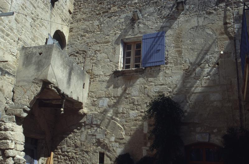 Cour intérieure, angle sud-ouest.