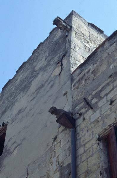 Façade sur rue Pierre-Mendès-France, tour d'angle sud-ouest.