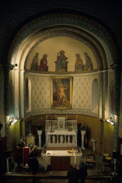 Intérieur de la nef, vue vers l'abside.