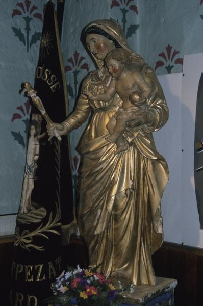 Statue de la Vierge à l'enfant.